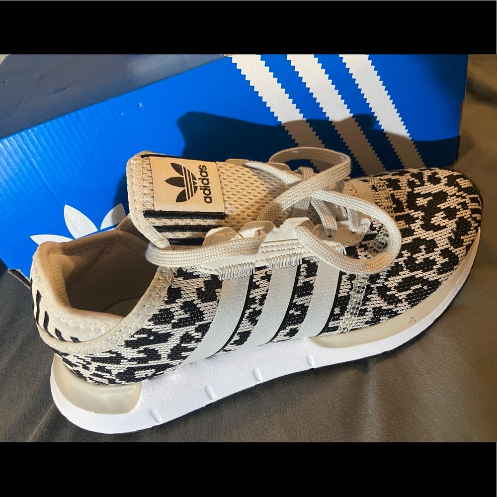 Adidas swift run size 6.5 womans